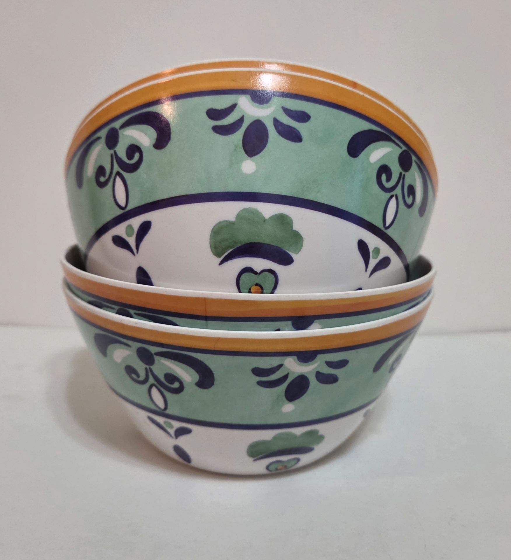 Gibson Home Harlowe melamine bowl
Melamine, durable chip resistant plastic. For both indoor/outdoor use.