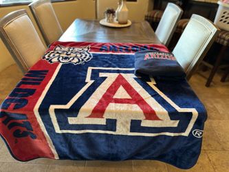 U Of A Sweatshirt And Blanket