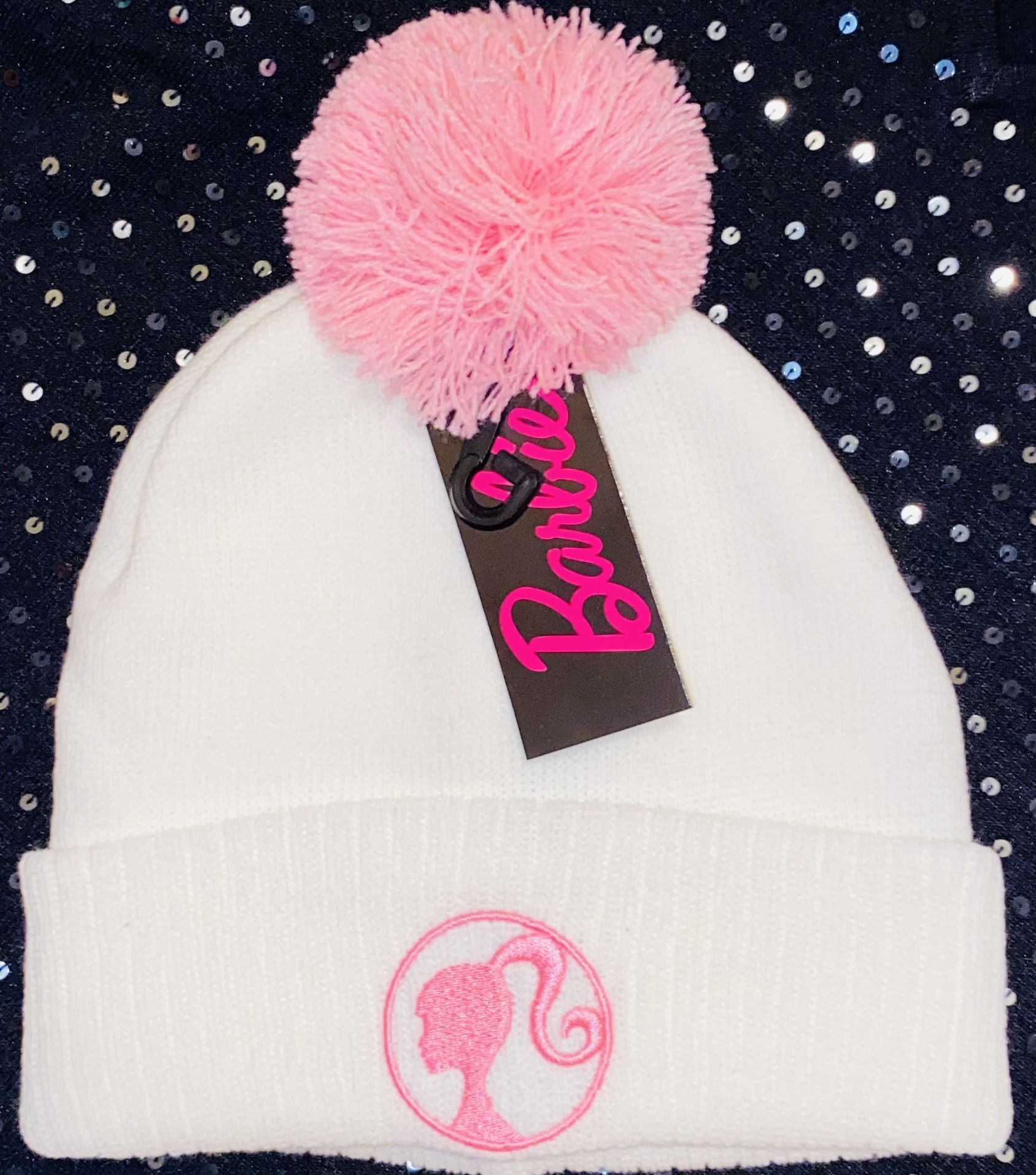 🌸💕🪩🎀🌷✨BARBIE WHITE⚪️PINK💕🌸💕BEANIE HAT GRAPHIC W: POM POM🪩🎀💕🌸⚪️🌷💕✨