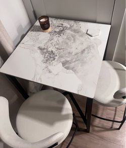 Dinning/kitchen table