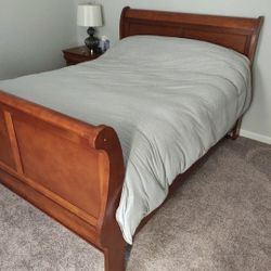 Queen Bedroom Set (Sled Bed, Nightstand And Dresser)