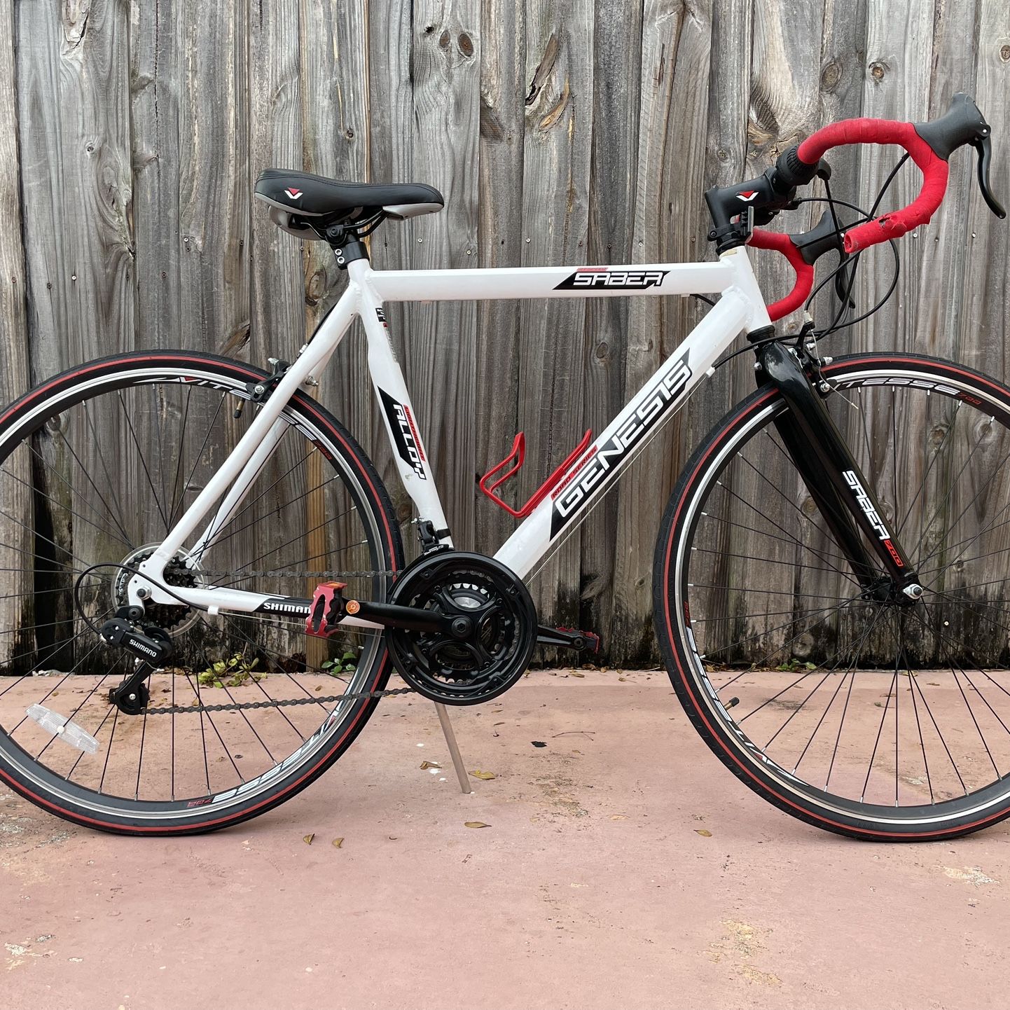 Genesis 700c saber discount bike