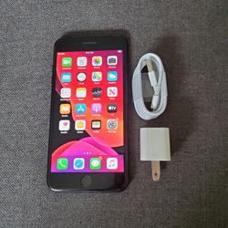 iPhone 7 Plus - UNLOCKED - Like New 