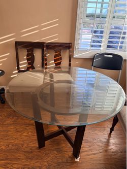 Glass round Dining table