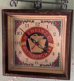 Vintage H.J. Heinz Co. Pittsburg USA Tomato Vine Wood Wall Clock (READ DESC)