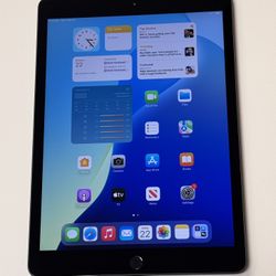 Like New Apple iPad 7 7th Gen 32GB 10.2” Wi-Fi Space Gray Tablet