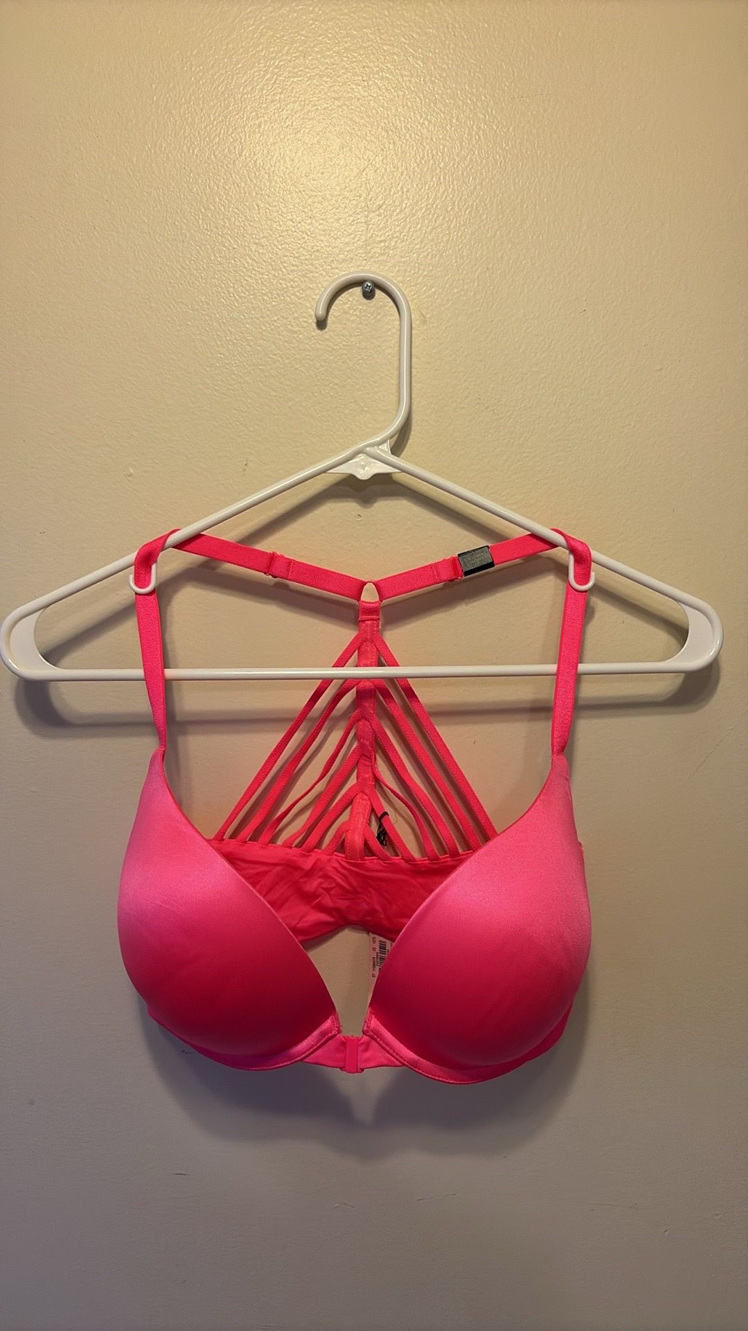 NWT Victoria Secret push-up bra size 32ddd for Sale in North Canton, OH ...