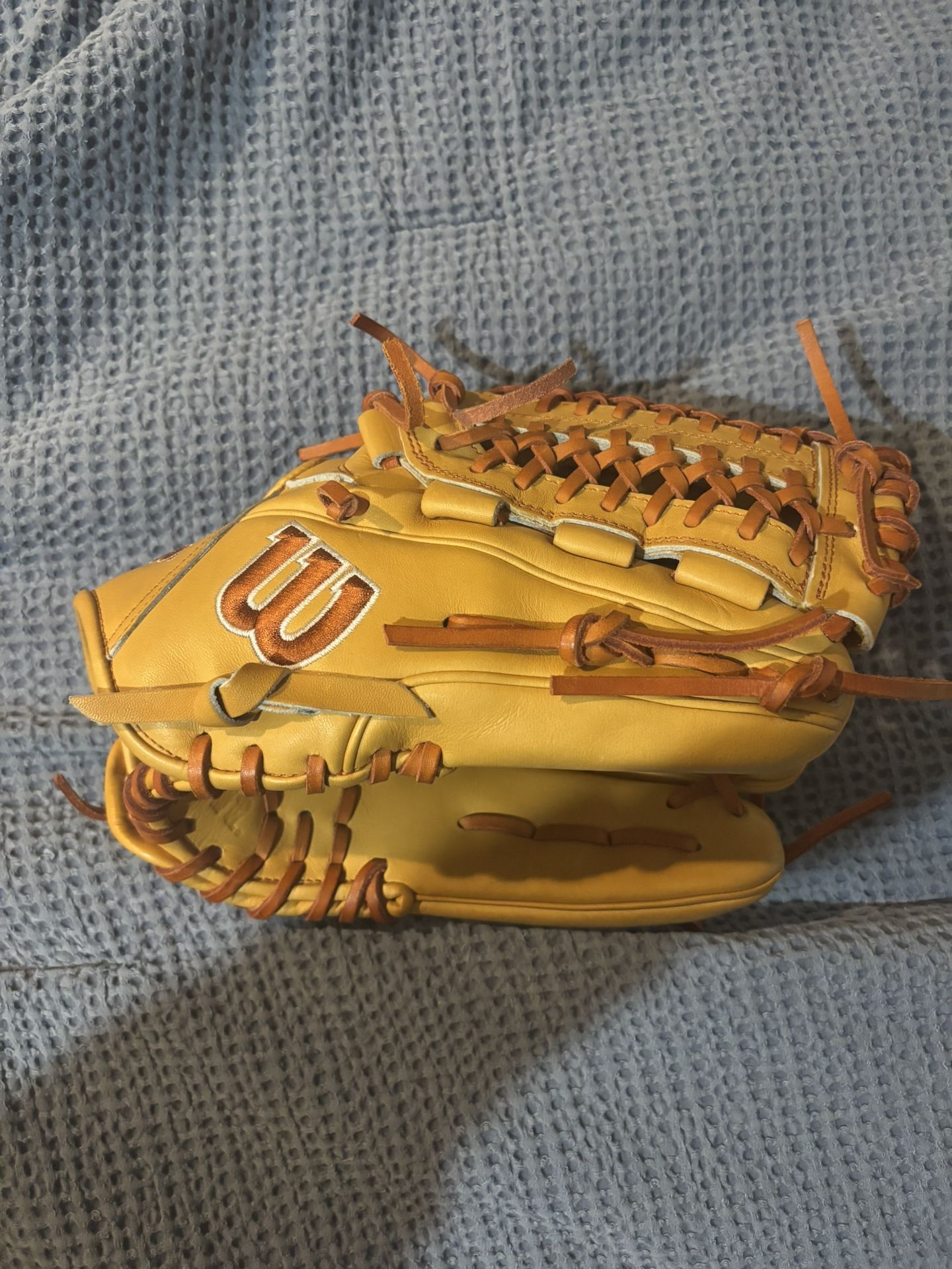 A2000 11.75 Infield Glove