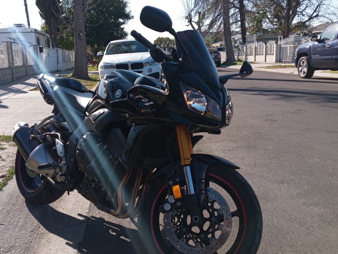 2007 YAMAHA FZ1 RAVEN ALL BLACK. BEAUTIFUL LOW MILAGE SPORT TOURING BIKE. ONLY 12.5K MILES. CLEAN!!!