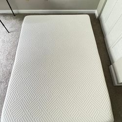 Novaform DreamAway 8" Full Size Gel Memory Foam Mattress – Like New!