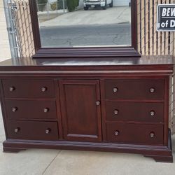 Dresser Whit Mirror 