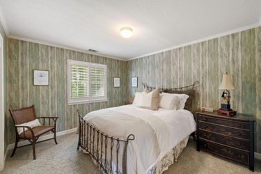Queen bed & mattress