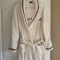 Soft Plush Bathrobe (XXL) – Like New