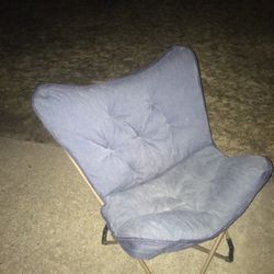 Very nice large fold up lounge chair only 25 Firm