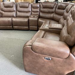 New Recliner Sectional Couch! Free Delivery 🚚! Financing Available!