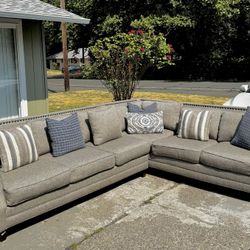 Large Sectional Couch 🛋️ 