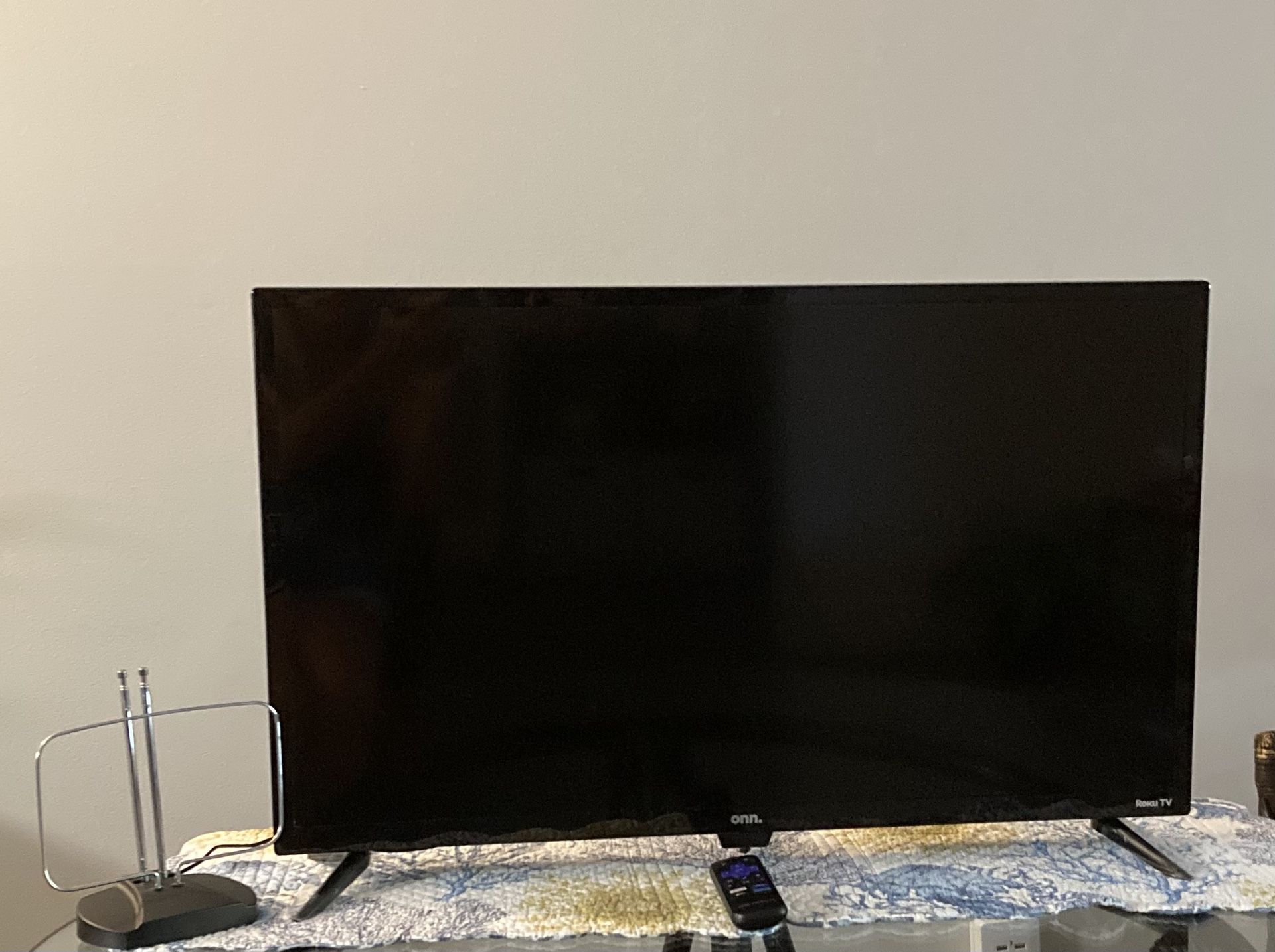 Onn LED Roku 32” Smart TV