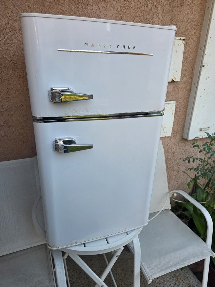 Magic Chef Mini Refrigerator