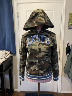 Boys large Camouflage Levi’s zip up hoodie 