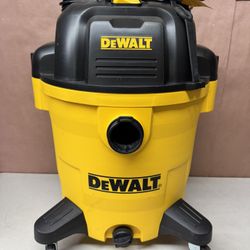 DEWALT 12 Gal. 5.5 HP Poly Wet/Dry Vacuum with Hose and Accessories