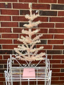 Christmas is around the corner! Pink Christmas Tree/Ornaments/Accessories