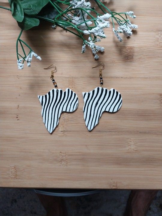 1PR Beautiful African Map Earrings