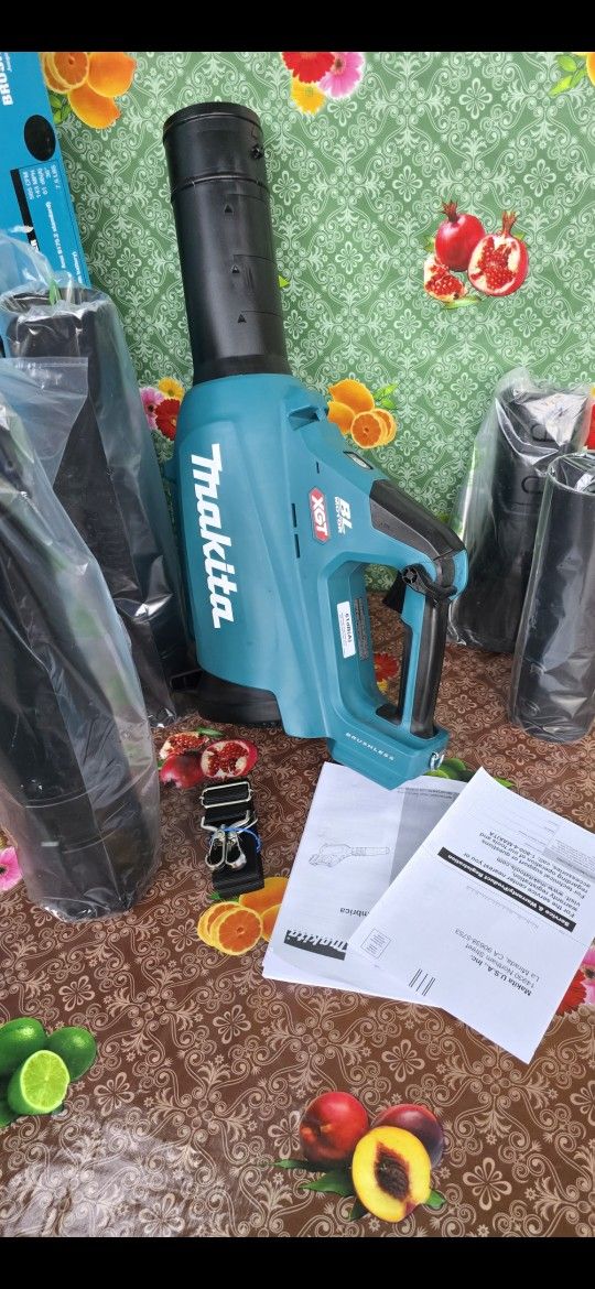 Makita
XGT 40V Max Brushless Cordless Leaf Blower (Tool Only)