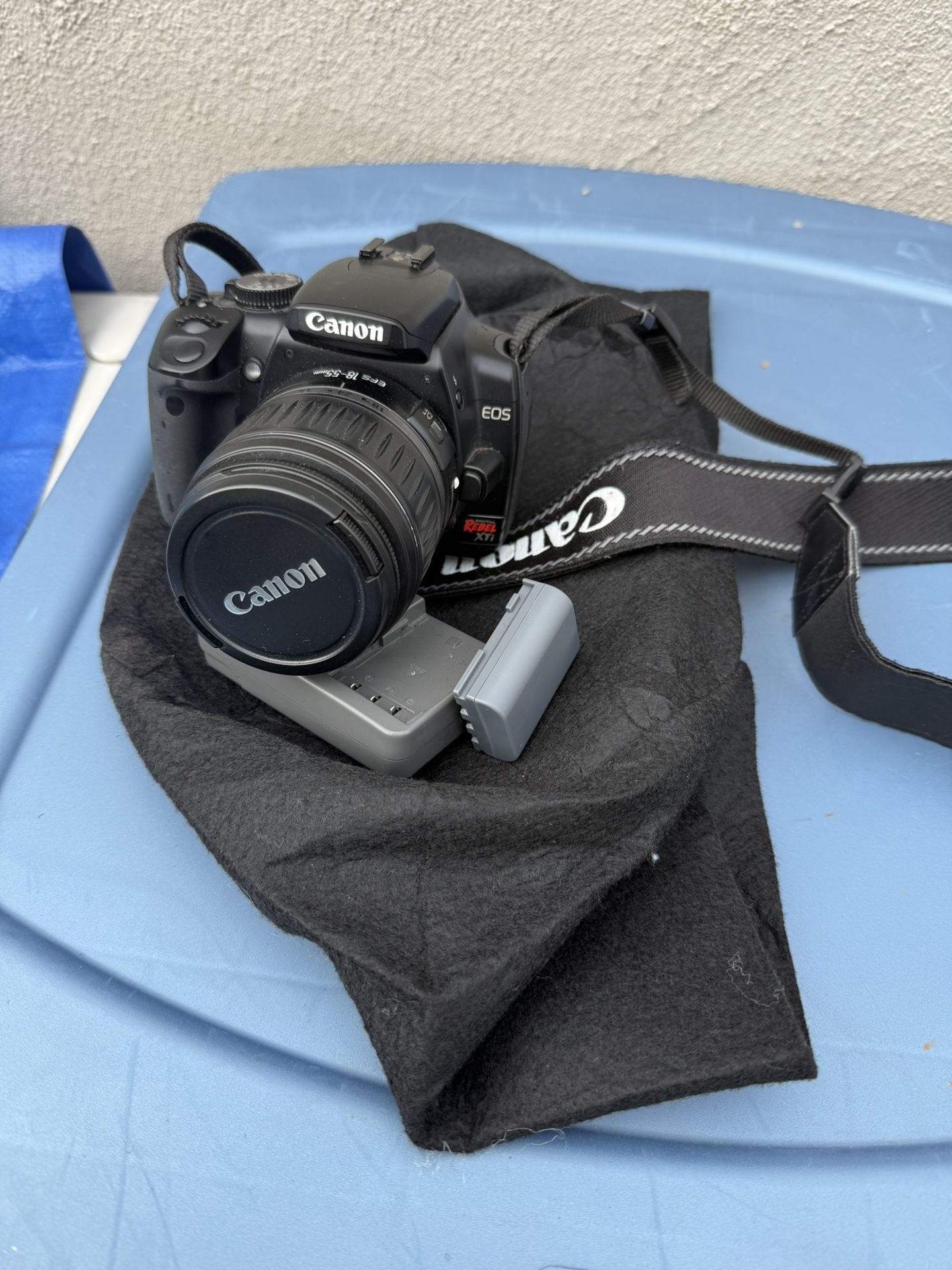 Canon EOS Rebel XTi DSLR 10.1MP w/ 18-55mm Lens