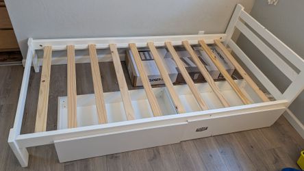 2 twin xl bed frames, both come with 2 underbed drawers