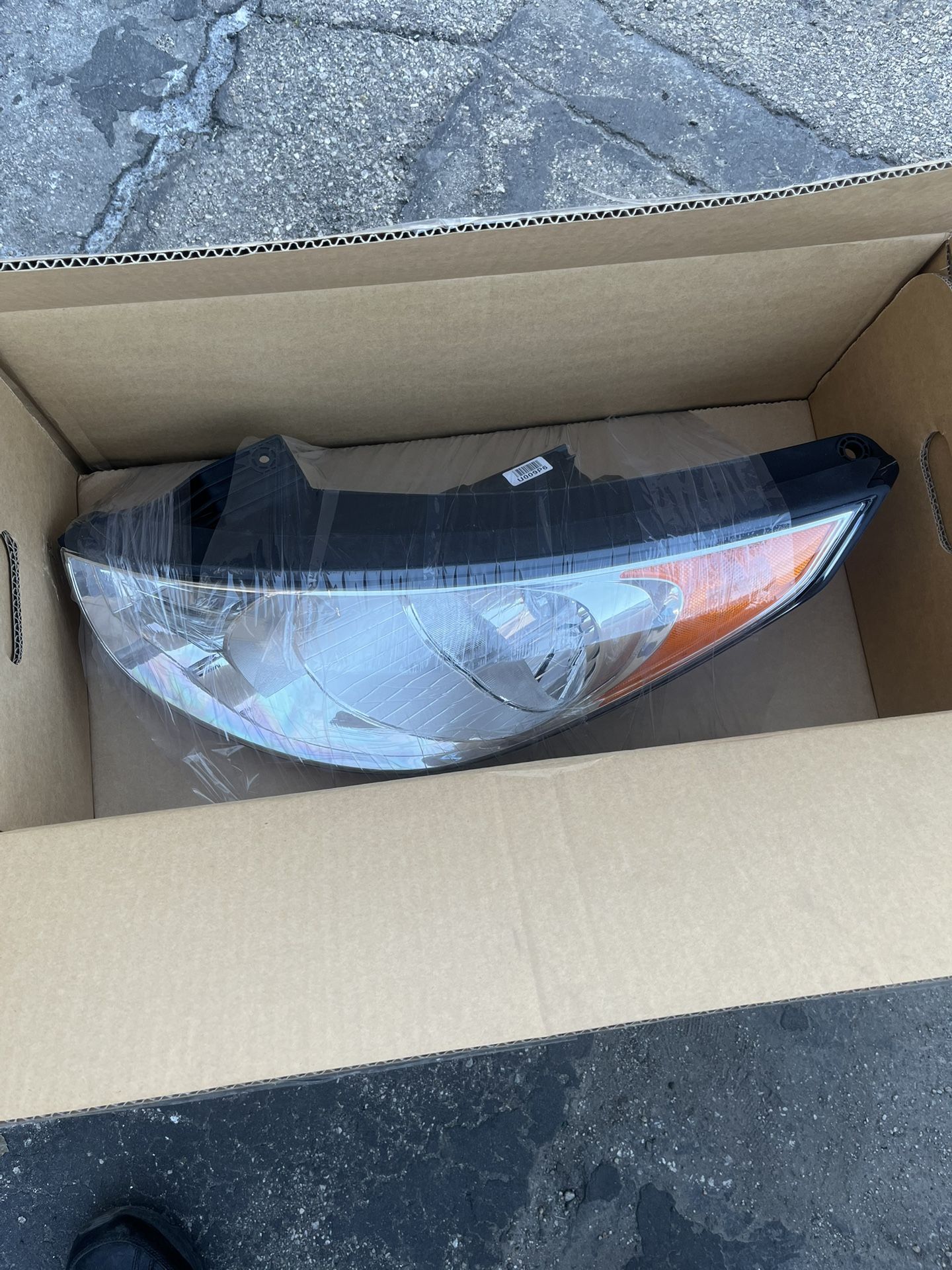2010-13 HYUNDAI TUCSON LEFT HEADLIGHT