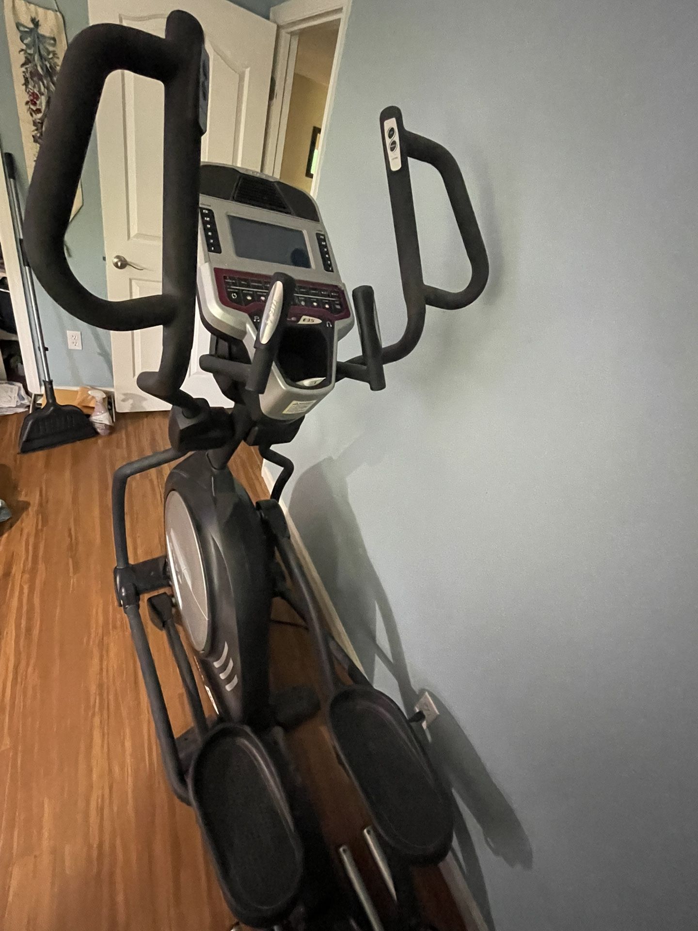 Sole E35 Elliptical Cross Trainer ; (Eliptical)