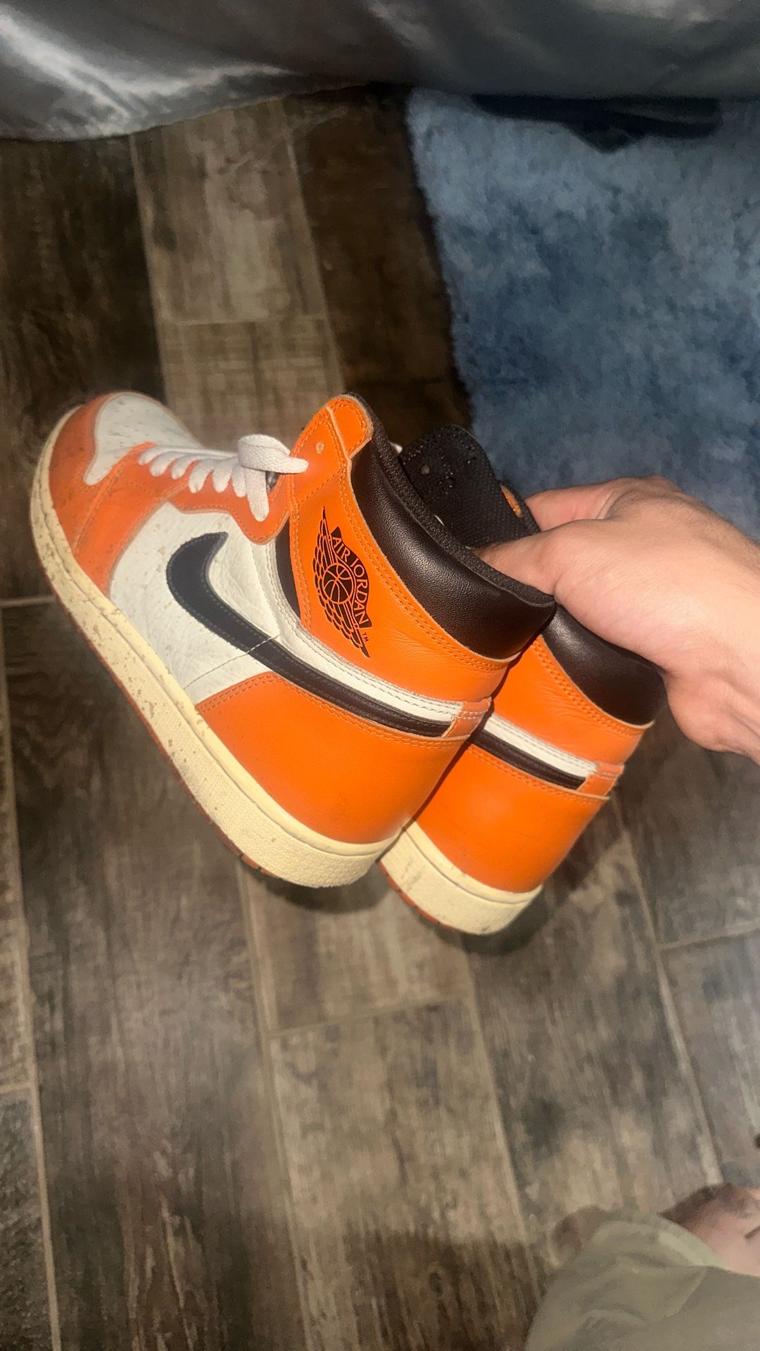 2016 Air Jordan 1’s ‘Shattered Backboards Away’ Retro High OG
