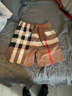 Burberry shorts/ swimming/style