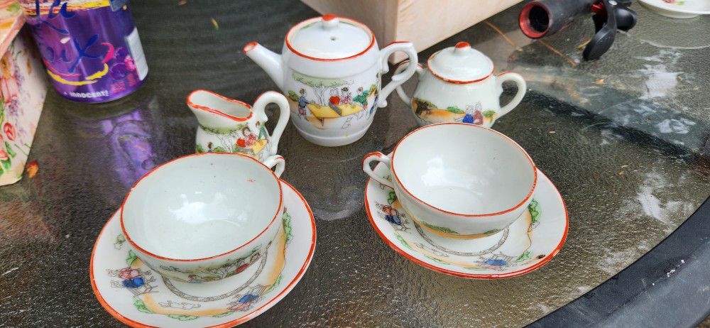 Adorable Vintage TEA set