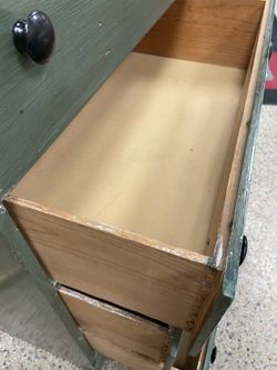 Green Wood 40.5”H Chest dresser 4 Drawers Cómoda de madera verde