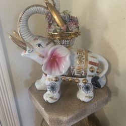 Elegance: Majestic Elephant Statues 