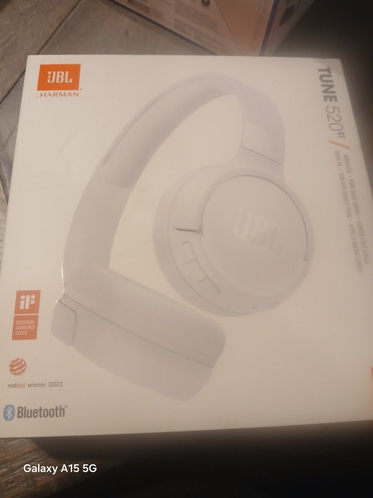 JBL Tune 520BT - Wireless on-ear headphones - White