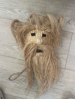 Straw decorative mask with beard