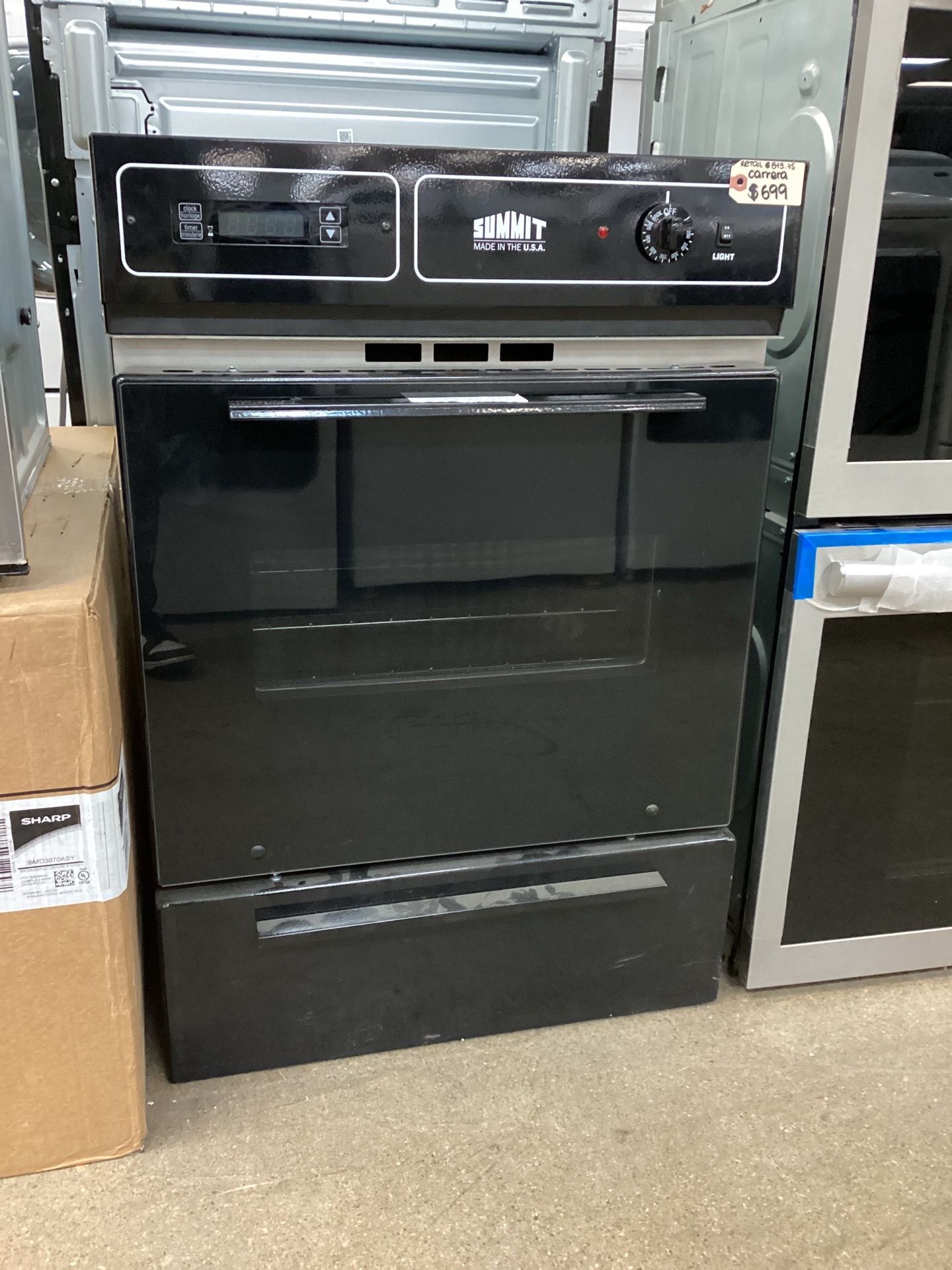 Summit Appliance 24 in. Single Gas Wall Oven in Black. New Scratch and Dent