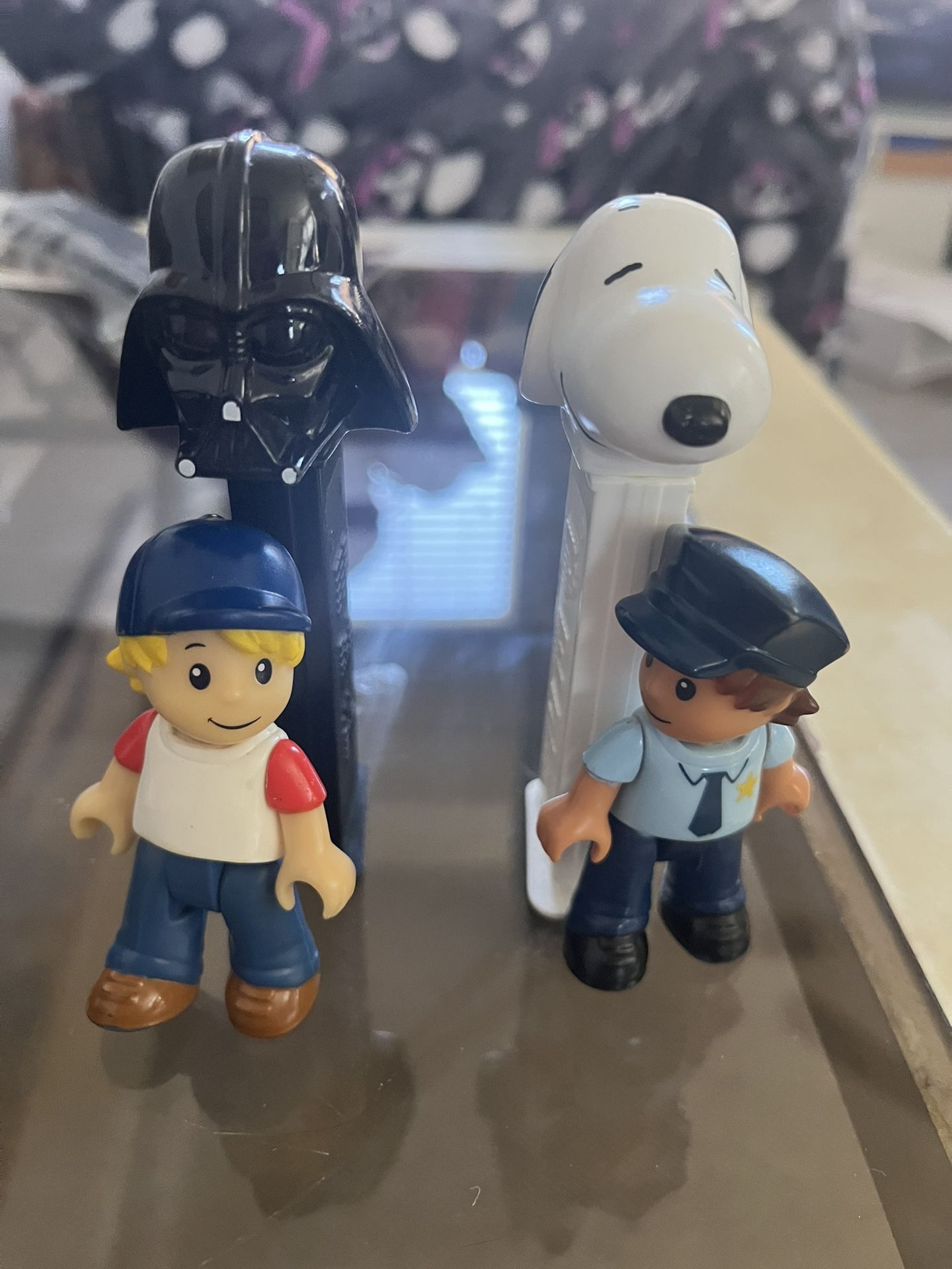 🧸 Vintage Toy Lot: PEZ Dispensers & Little People