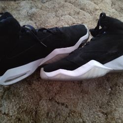 New Jordan Blk Size 12