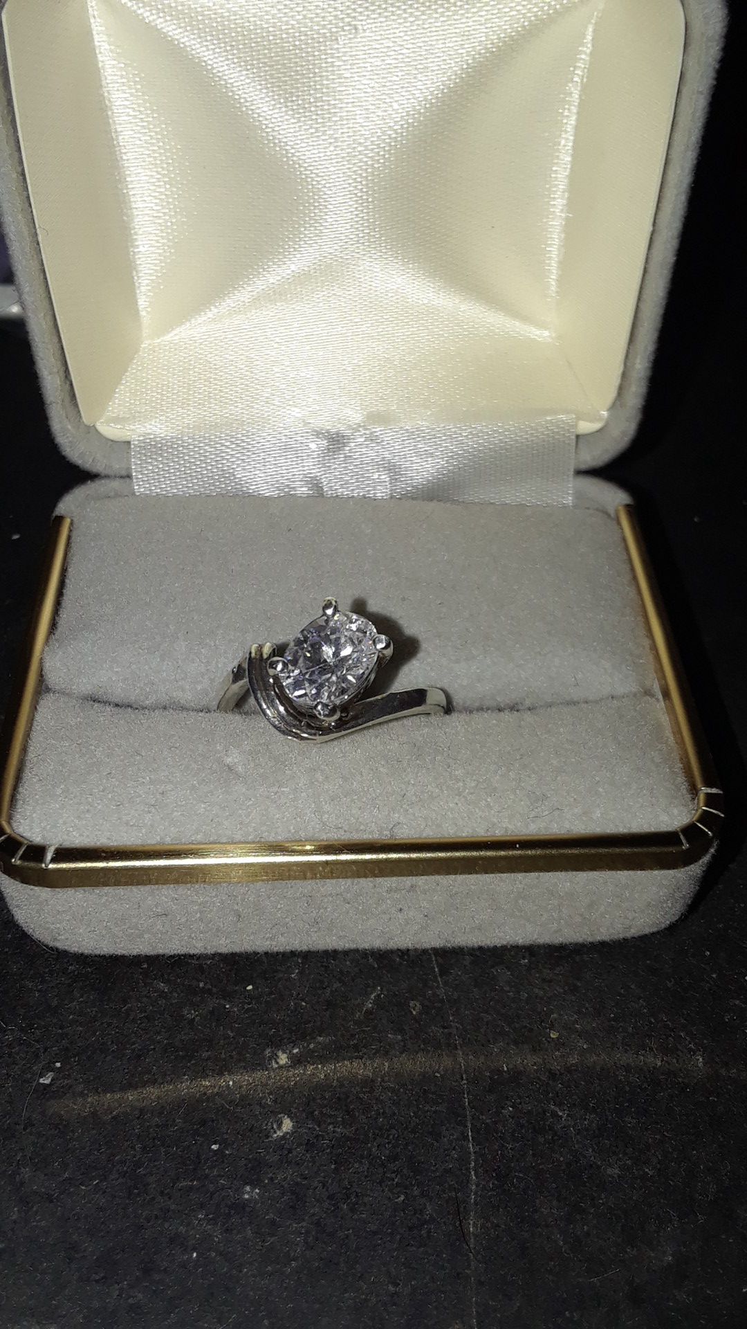 Ladies sterling silver ring