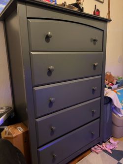 Kenton 5-Drawer Pebble Gray Dresser