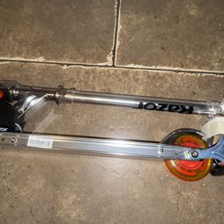 ✨ Razor Spark Scooter w/ Light-Up Wheels 🔥