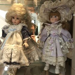 2 Dolls