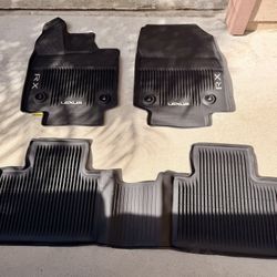  Floor Mats for a Lexus RX350H