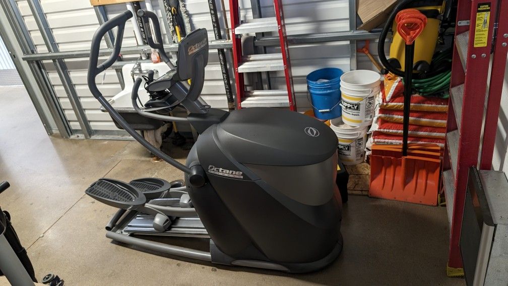 Octane Fitness Q47ci Elliptical Machine