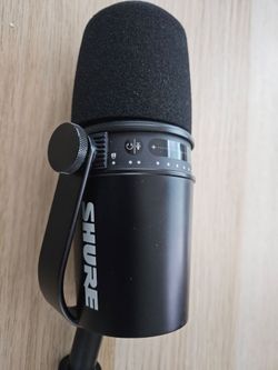 Shure MV7 Mic + Free Boom Arm