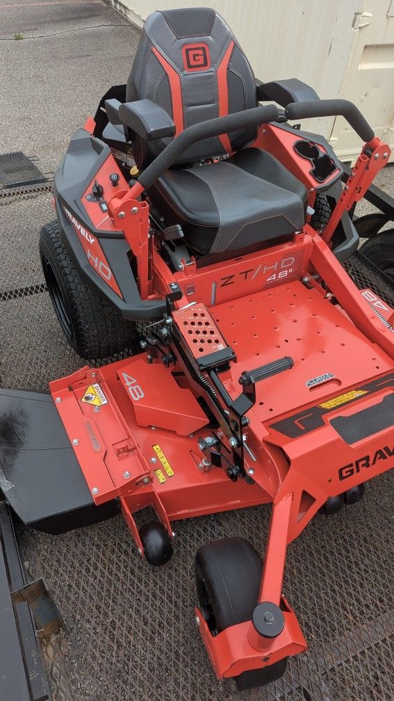Zero Turn Gravely ( NEW ) ZT / HD X- Factor 3 Kawasaki 23hp 10 Gauge Steel Deck