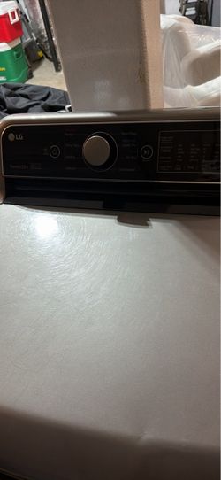Beautiful LG washer and electric dryer set in a modern platinum/gray finish. Clean and well maintaine